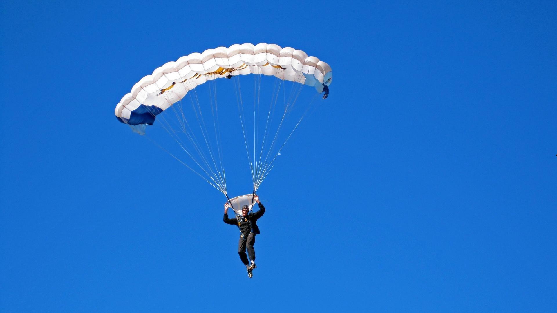 【华体会app】勇士队球员Melt夏训挥汗如雨 全心投入备战新赛季