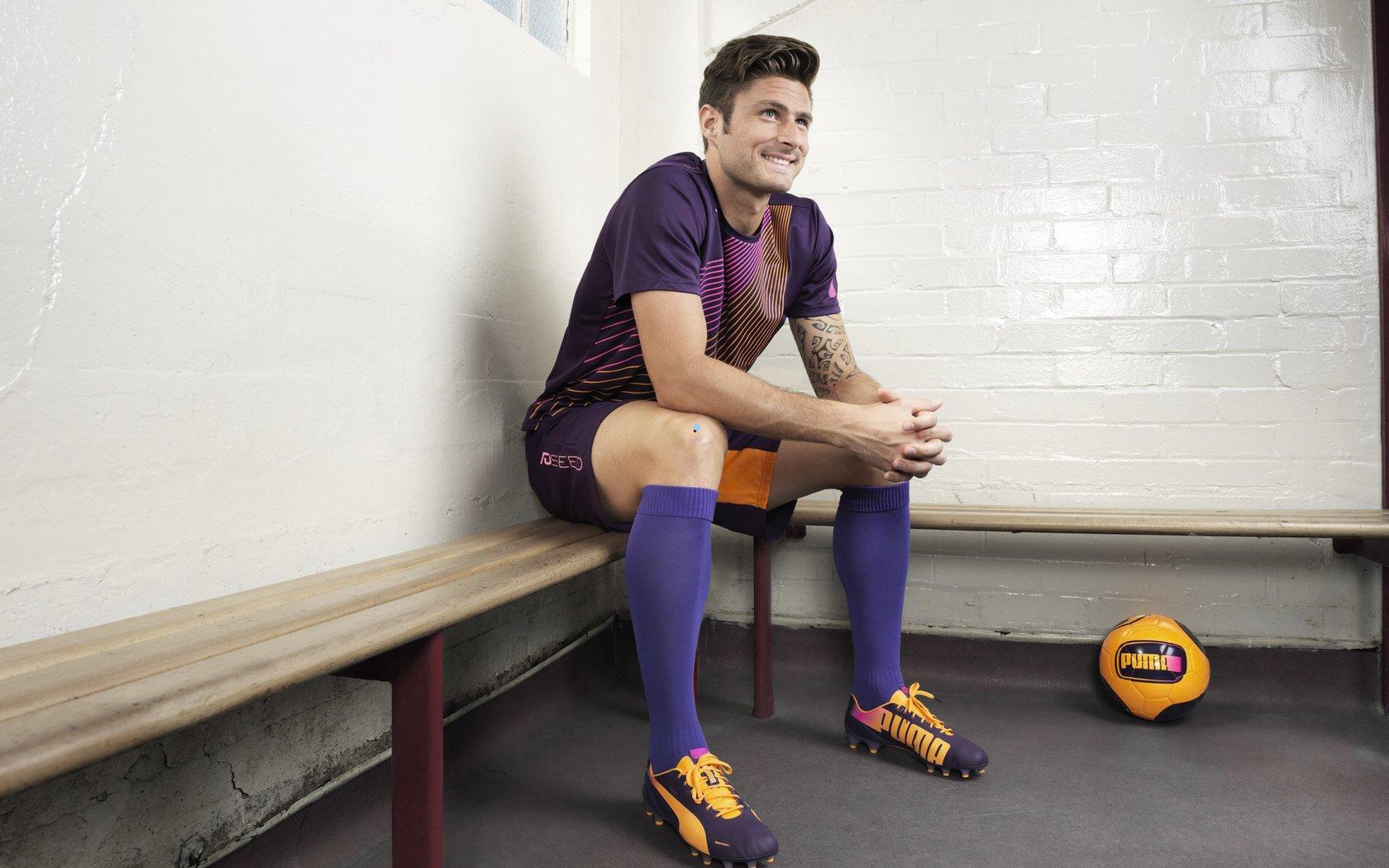 切尔西转会决策显智慧，恩昆库身价暴跌陷进球荒，霍伊伦、米兰与那不勒斯的市场警示