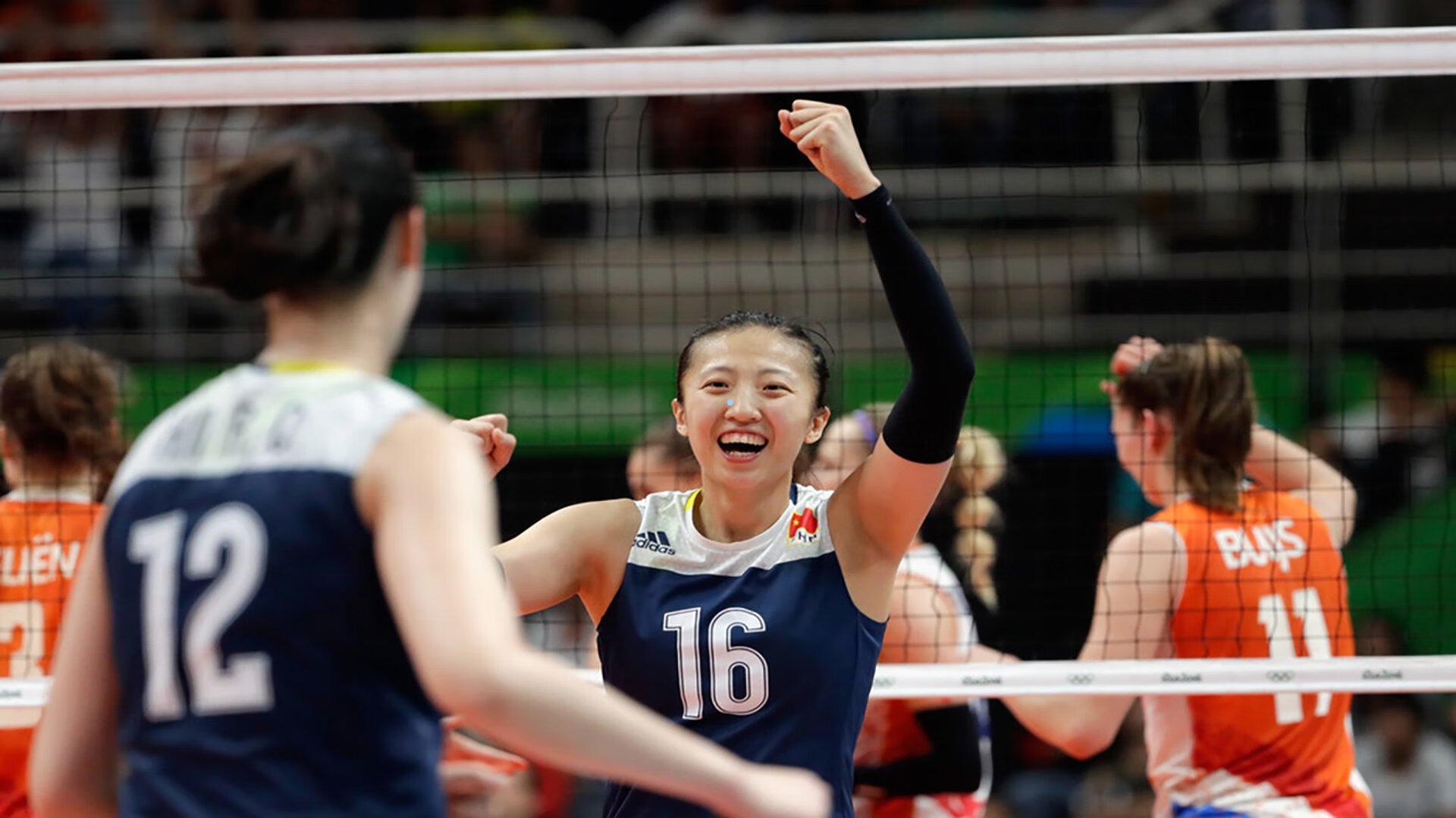 惊艳全场！U23国足门神李昊赛后大秀流利西班牙语 机智调侃主帅引爆更衣室